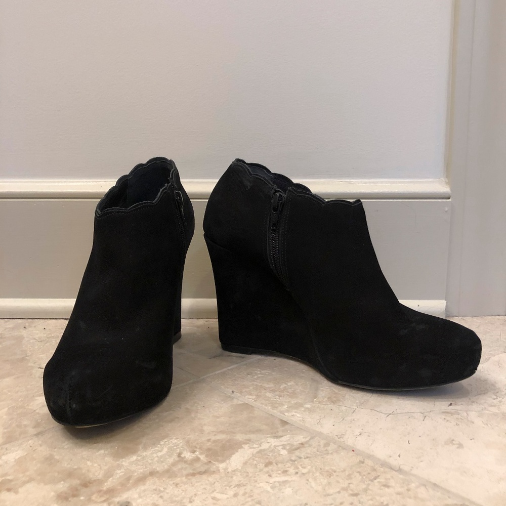 Rowe black bootie with scalloped top
